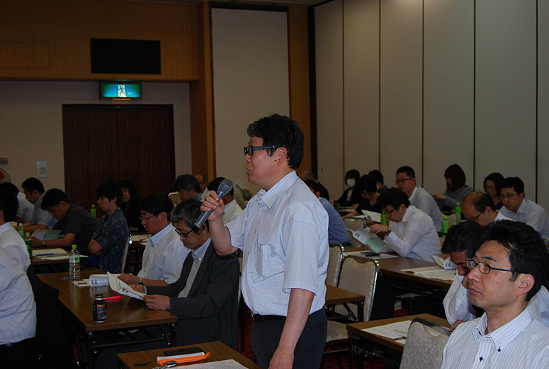 写真：政治学習会の様子