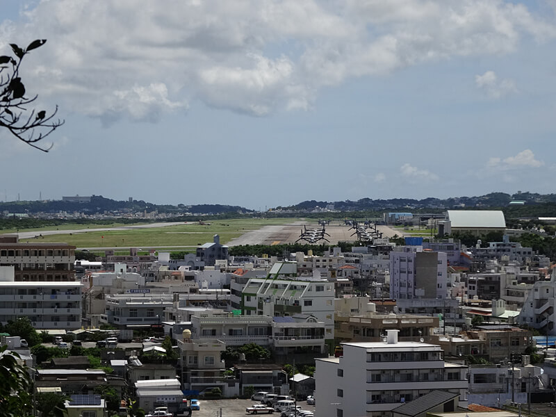 写真：米軍基地と南部戦跡の視察・学習01