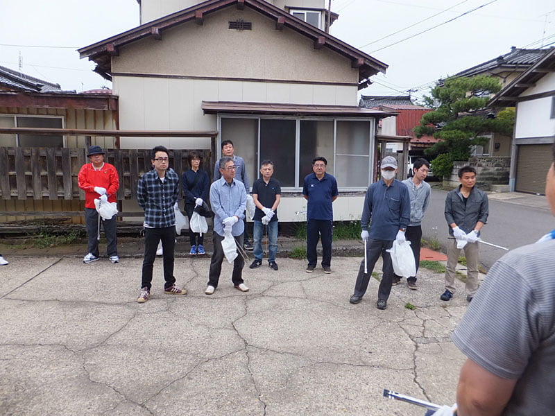 写真：本荘地協のクリーンアップ運動