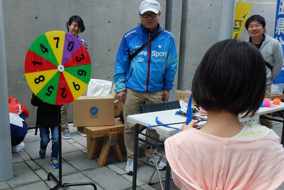 写真：回転抽選ボード