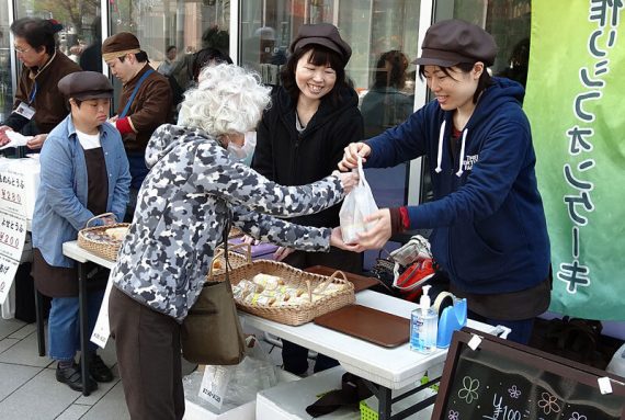 写真：福祉施設作業所製品販売